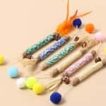 【Fussie Cat 礦物貓砂 Exchange item】HelloDOG 玩具嚴選 貓玩具 木天蓼癭果羽毛逗貓棒 一支 (款式隨機)