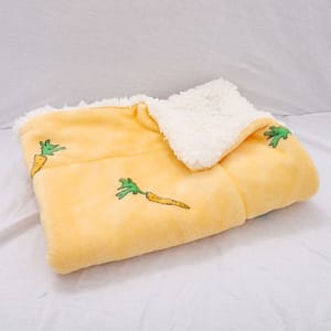 舒適絨雙層加厚寵物小被被 舒適絨雙層加厚寵物小被被 M碼 紅蘿蔔/太陽花 款式隨機 正面圖